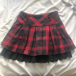Plaid Red and Black Pleated Mini Skirt with Eyelet Hem